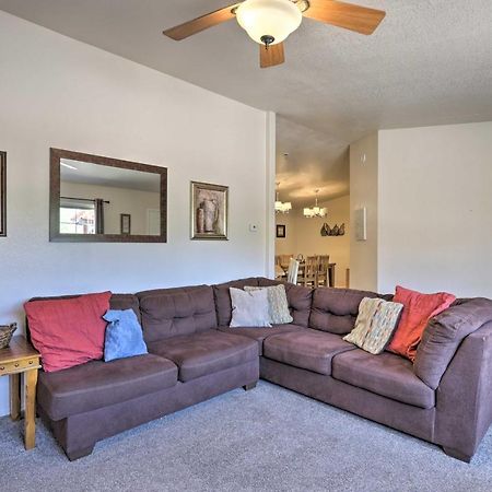 Rustic Retreat Moab Townhome With Grill And Fire Pit ภายนอก รูปภาพ
