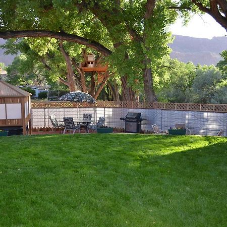 Rustic Retreat Moab Townhome With Grill And Fire Pit ภายนอก รูปภาพ