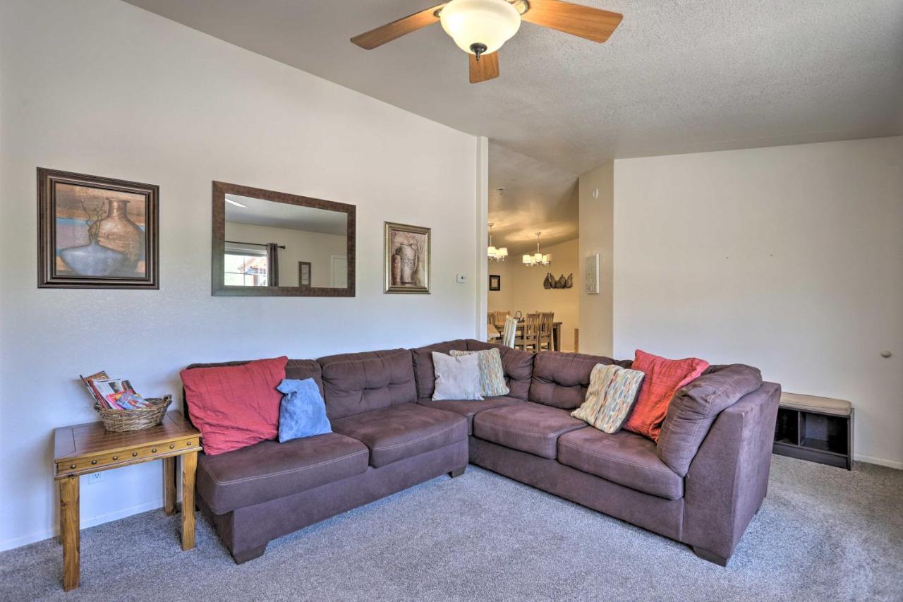 Rustic Retreat Moab Townhome With Grill And Fire Pit ภายนอก รูปภาพ