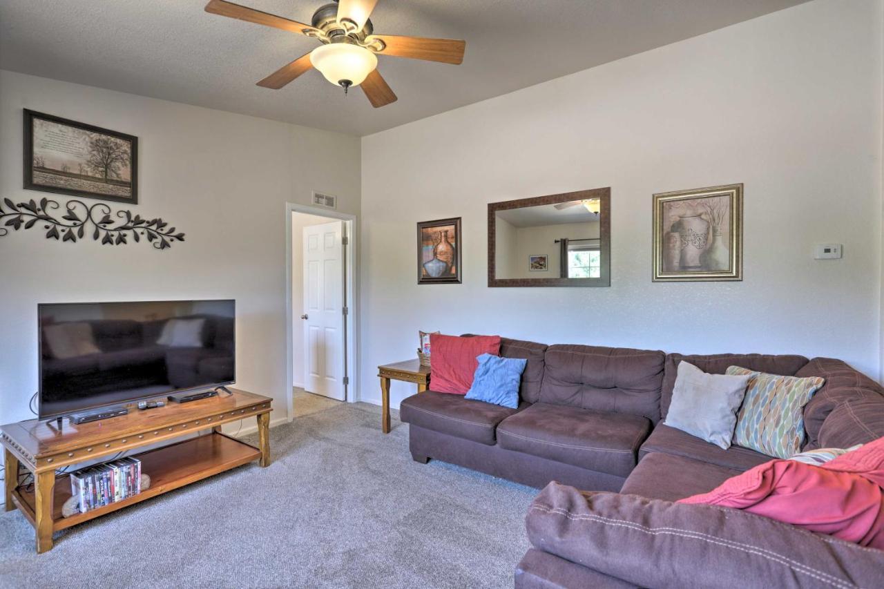 Rustic Retreat Moab Townhome With Grill And Fire Pit ภายนอก รูปภาพ
