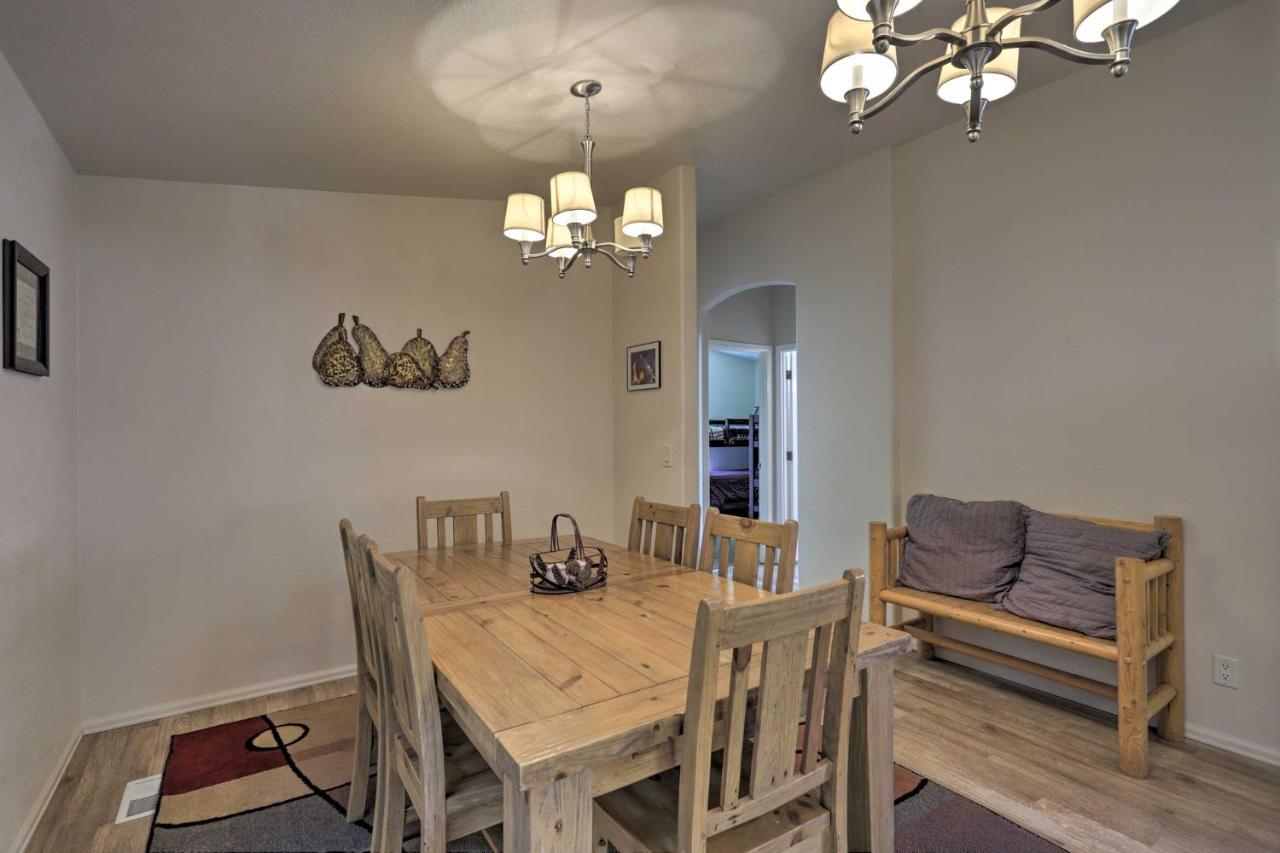 Rustic Retreat Moab Townhome With Grill And Fire Pit ภายนอก รูปภาพ