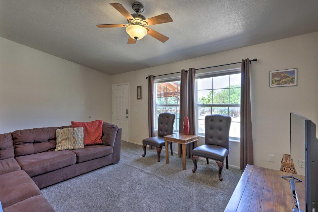 Rustic Retreat Moab Townhome With Grill And Fire Pit ภายนอก รูปภาพ