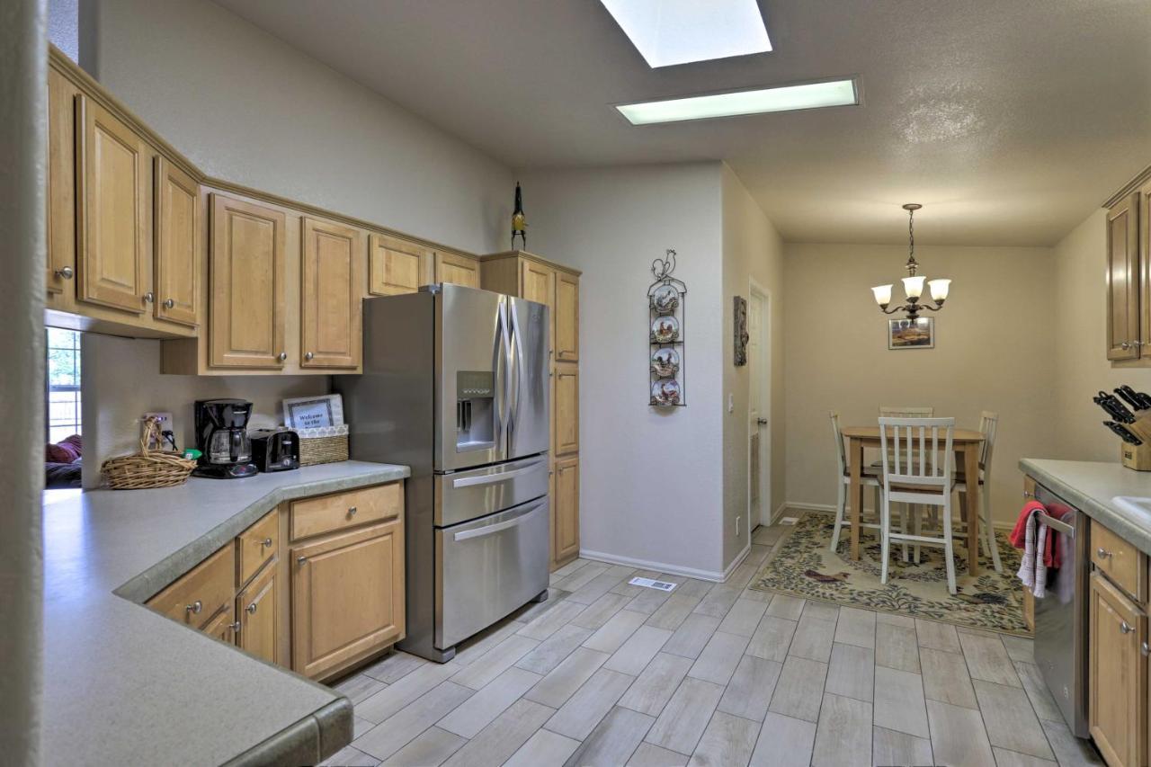 Rustic Retreat Moab Townhome With Grill And Fire Pit ภายนอก รูปภาพ