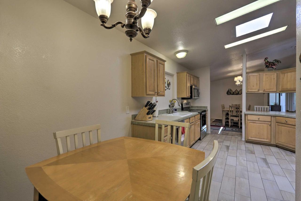 Rustic Retreat Moab Townhome With Grill And Fire Pit ภายนอก รูปภาพ