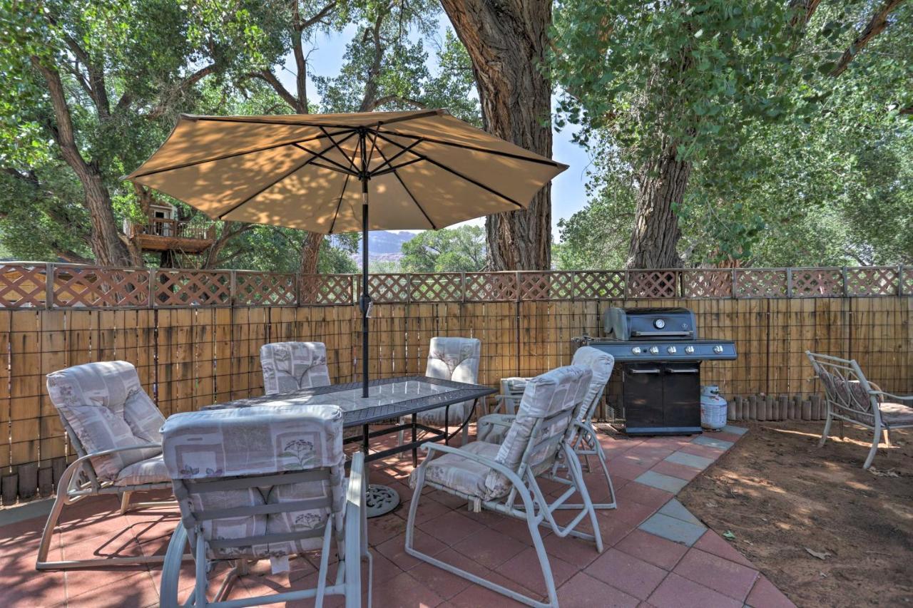 Rustic Retreat Moab Townhome With Grill And Fire Pit ภายนอก รูปภาพ