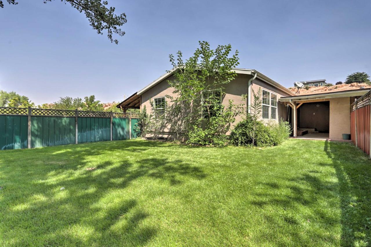 Rustic Retreat Moab Townhome With Grill And Fire Pit ภายนอก รูปภาพ