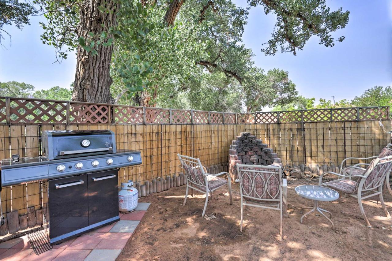 Rustic Retreat Moab Townhome With Grill And Fire Pit ภายนอก รูปภาพ