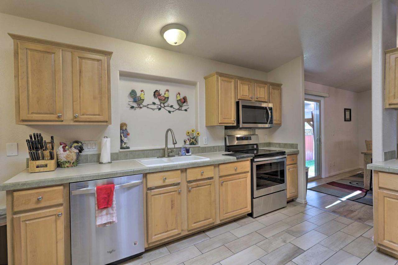 Rustic Retreat Moab Townhome With Grill And Fire Pit ภายนอก รูปภาพ