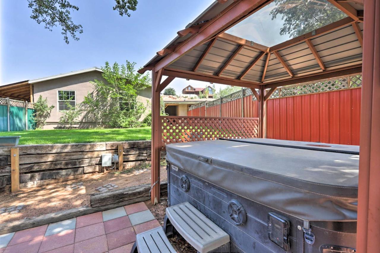 Rustic Retreat Moab Townhome With Grill And Fire Pit ภายนอก รูปภาพ