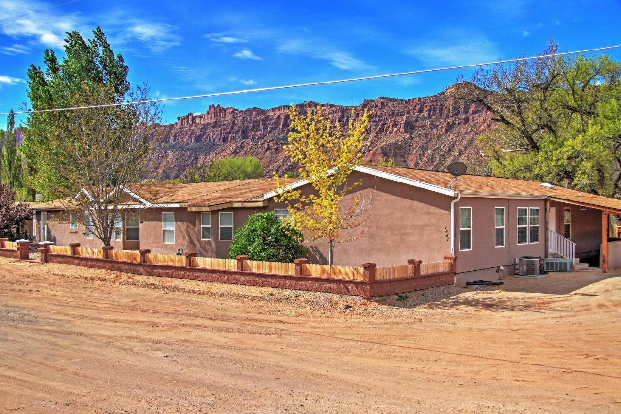 Rustic Retreat Moab Townhome With Grill And Fire Pit ภายนอก รูปภาพ